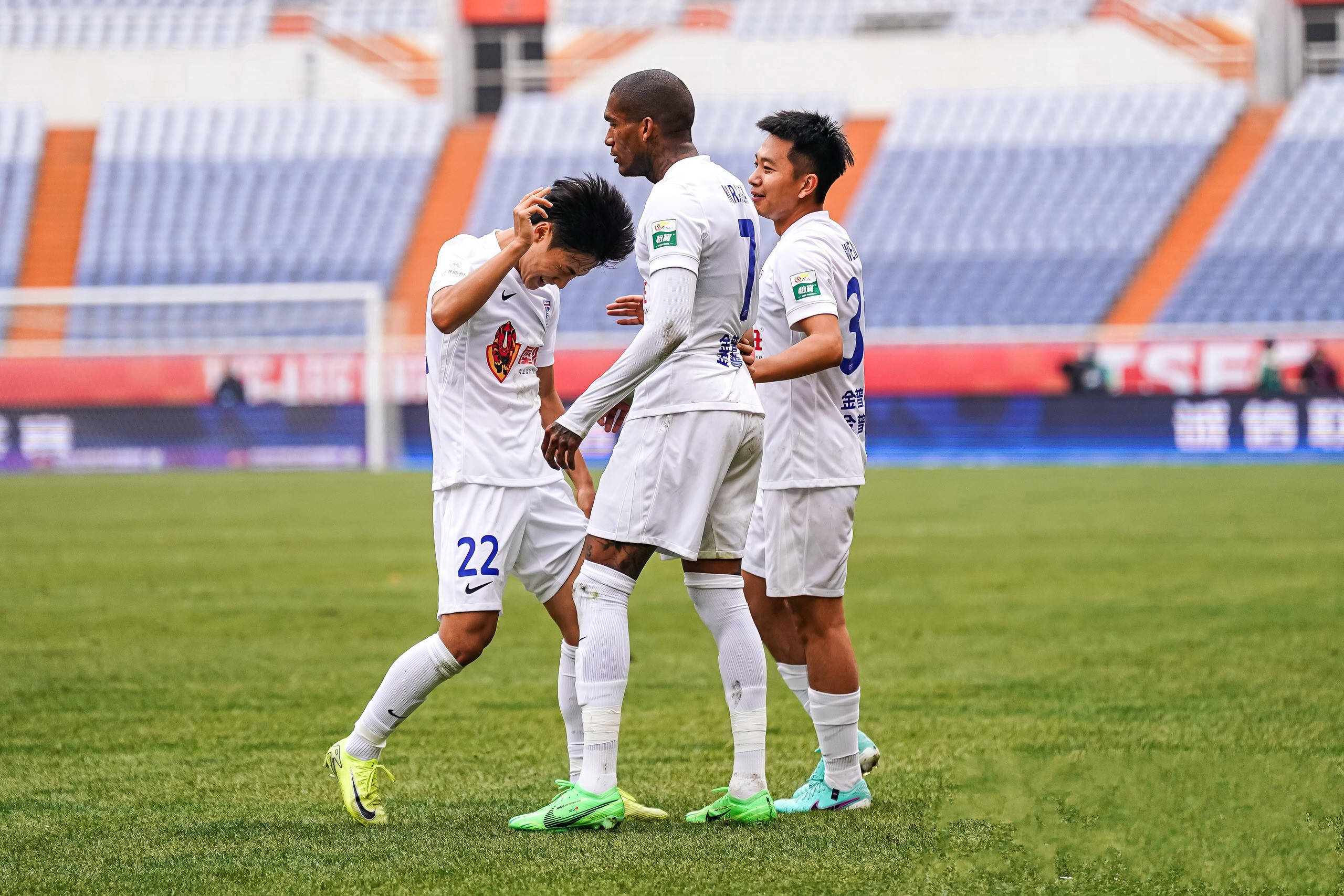 关于清晨武汉三镇备战西甲；复出首秀细节曝光；目标明确；球探报告显示潜力的信息