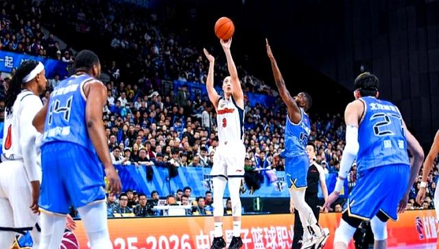 包含清晨CBA季后赛焦点战，皇家马德里战术微调，气氛紧张，赛程密集仍需轮换的词条-米兰官方网站